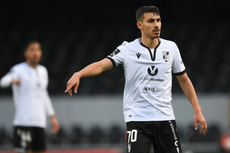 斯基拉:瓦伦西亚750万欧签下葡萄牙中场阿尔梅达,签约至2027年