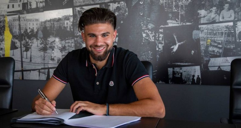 多特官方:与A-帕帕多普洛斯签订职业合同,至2024年6月