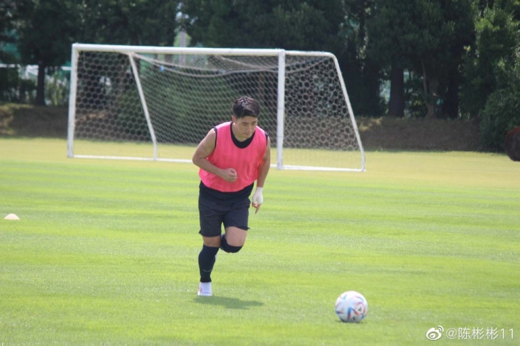 陈彬彬晒富山胜利训练照 用日语发文:加油!