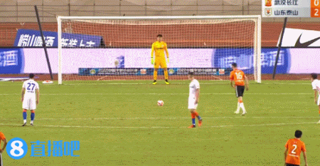 还有悬念!刘洋绊倒胡人天送点,卡耶维奇点射扳回一球