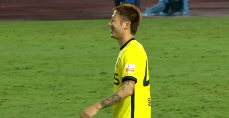 荣老板归来!35岁荣昊替补登场换下34岁李学鹏,迎回归广州队首秀