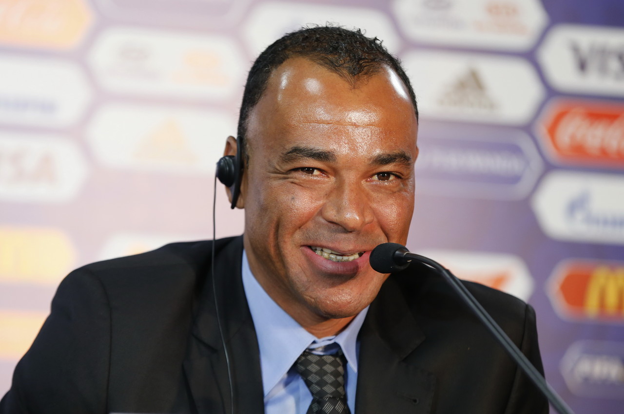 卡福:技术上来说,内马尔比梅西、C罗、德布劳内、姆巴佩都好