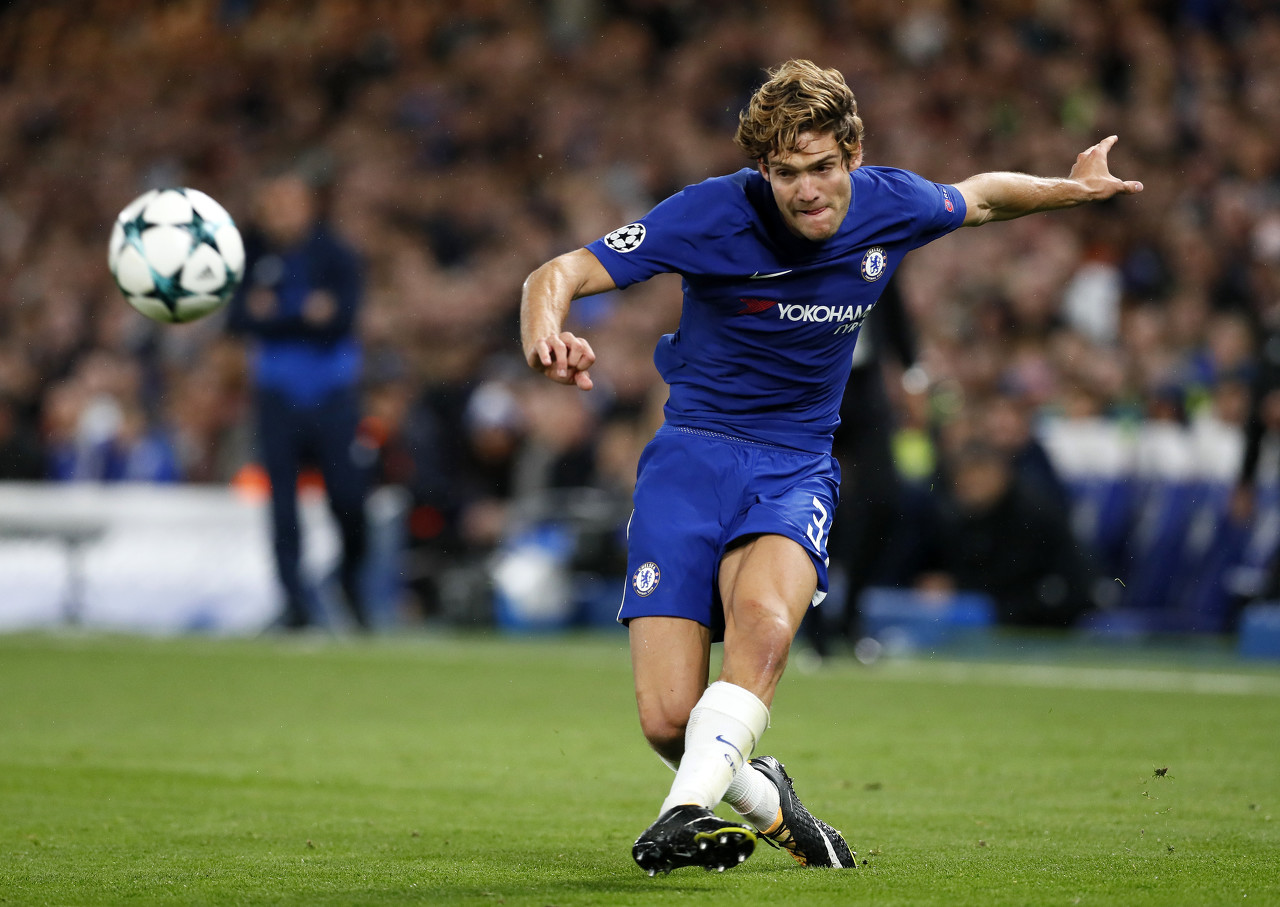 每体:M-阿隆索可能身披巴萨12号球衣,B席可选择25号或21号