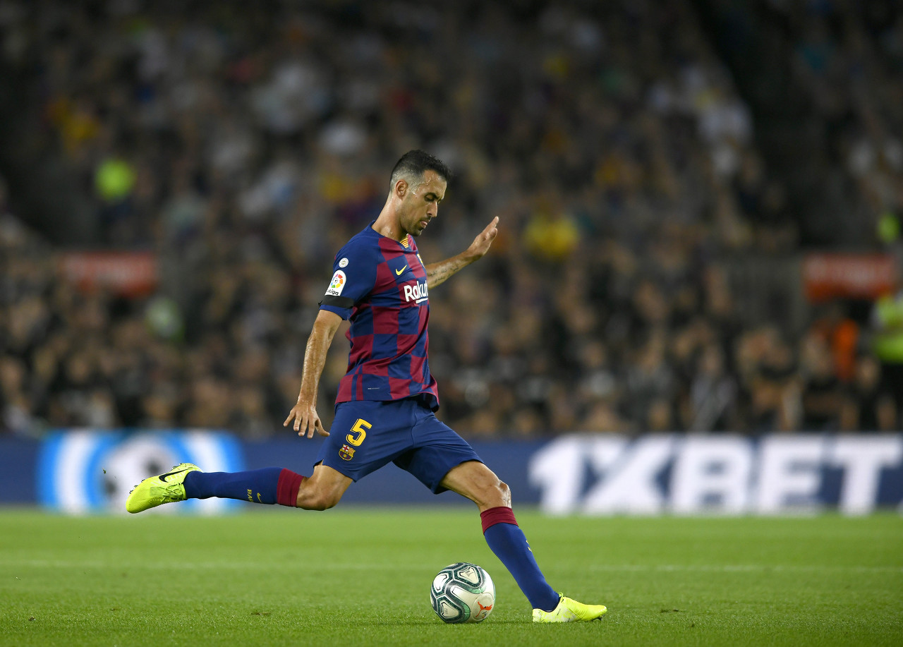 RAC1:巴萨正准备新合同以调整薪资,但布斯克茨无意续约