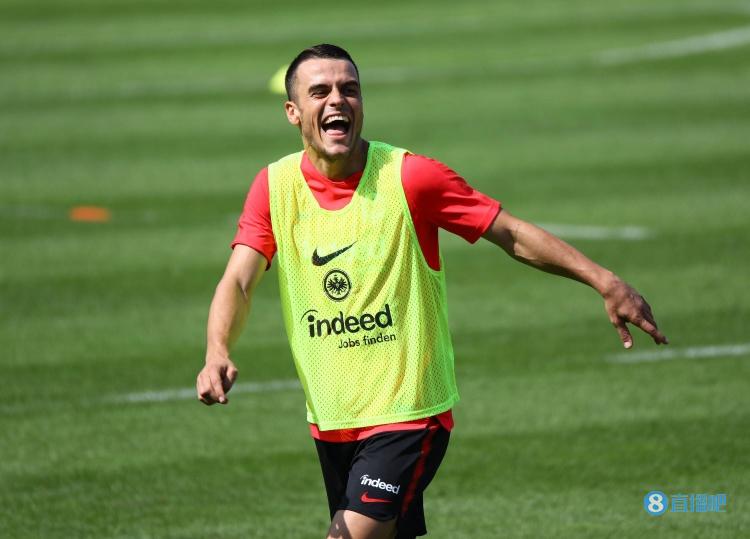 记者:国米告诉我,他们对科斯蒂奇不感兴趣