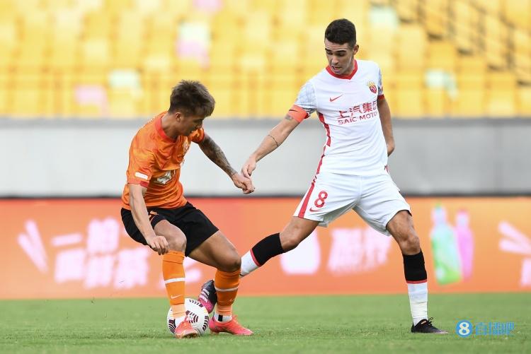 巴媒:奥斯卡加盟弗拉门戈只差海港签字,预计下周二正式亮相