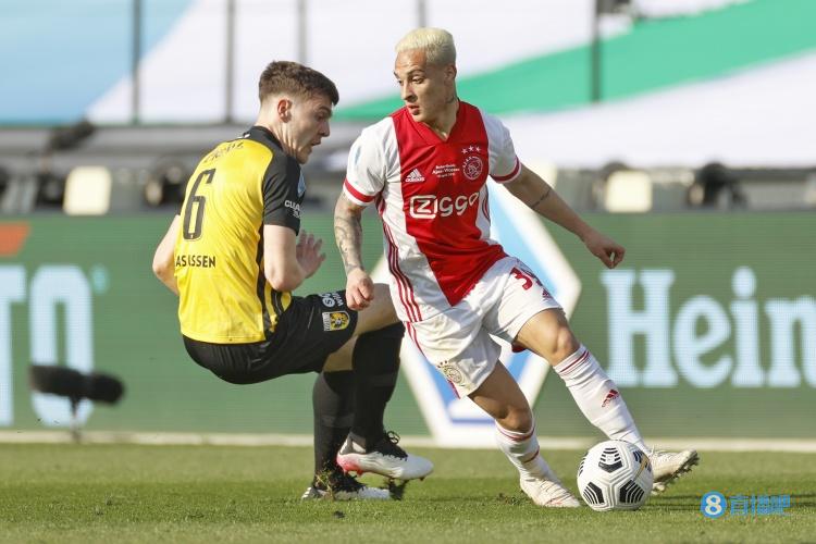 阿贾克斯主帅:安东尼近一周未参加训练,但我预计他会留下