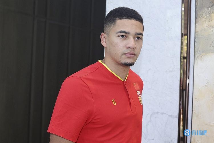 沪媒:蒋光太完成足协注册只差官宣,海港本赛季已签下8名新援