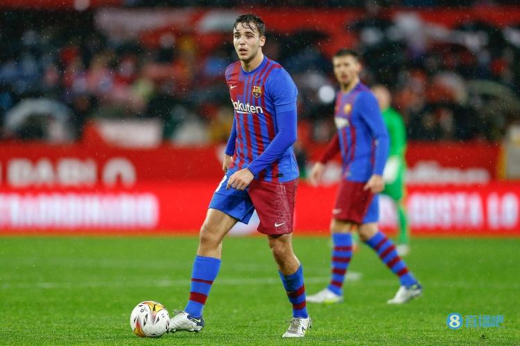 世体:尼科同意在租借去瓦伦西亚前与巴萨续约