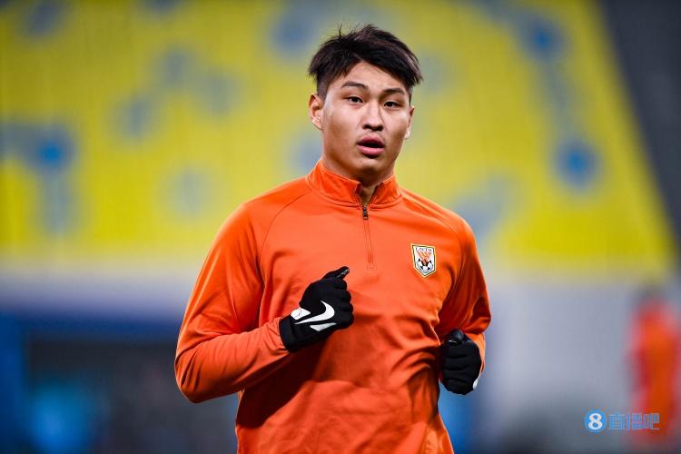 鲁媒:泰山队仅两名外援可首发,郭田雨是否搭档克雷桑成看点