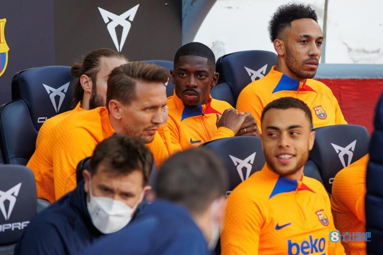 罗马诺:切尔西周末将通过中间人与巴萨联系,讨论奥巴梅扬交易