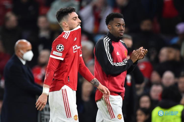 罗马诺:特莱斯可能几周内离开曼联,塞维利亚是关注他的球队之一