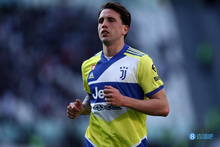 米体:桑德罗将在明年自由身离队,卢卡-佩莱格里尼可能留在尤文