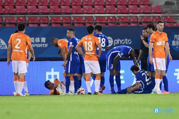 媒体人：武汉长江因为欠薪就快凑不齐首发了