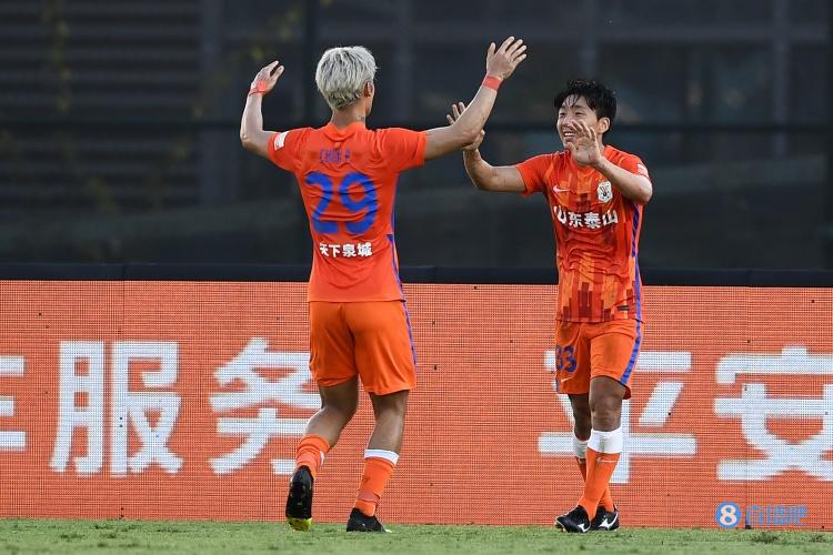 媒体人:山东泰山的航班已协调好,凌晨三点半球员出发去机场