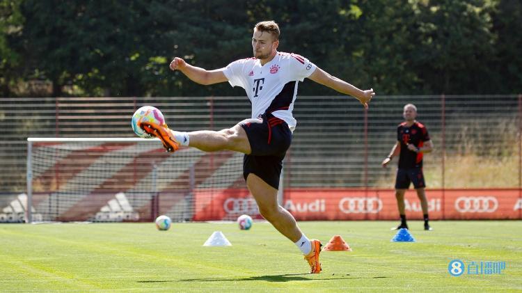 踢球者:德里赫特训练接近最佳状态 舒波-莫廷和万纳尔单独训练