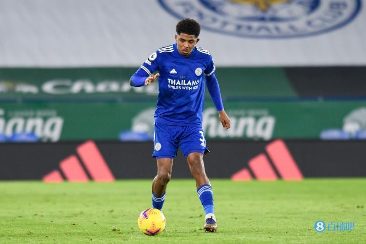 邮报:切尔西想签中卫福法纳,莱斯特城标价不低于8500万镑