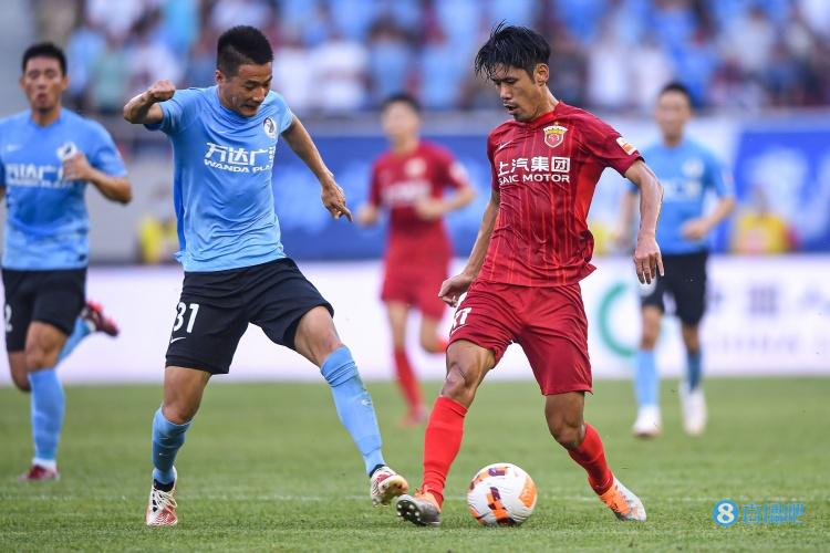 足球报：谢晖配备对讲机和微信群组远程指挥，禁令可能下周有突破