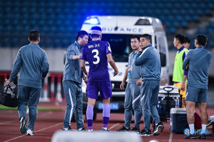 记者:王政豪眉骨外伤缝15针,津门虎后防主力、替补基本都伤了