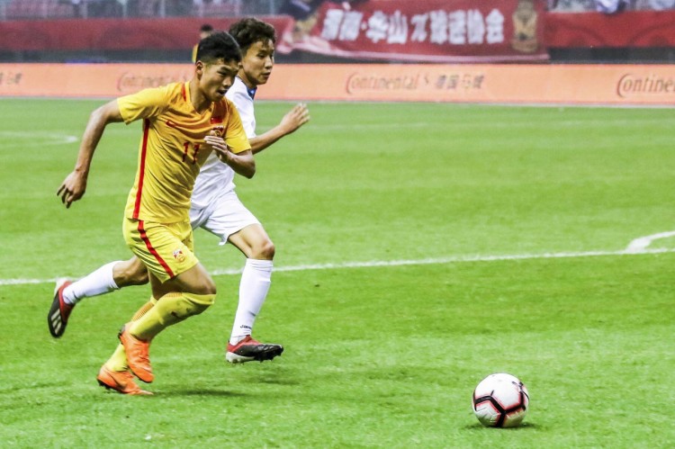 博主:贾博琰跟随国青在欧洲拉练,新赛季可能继续被草蜢外租