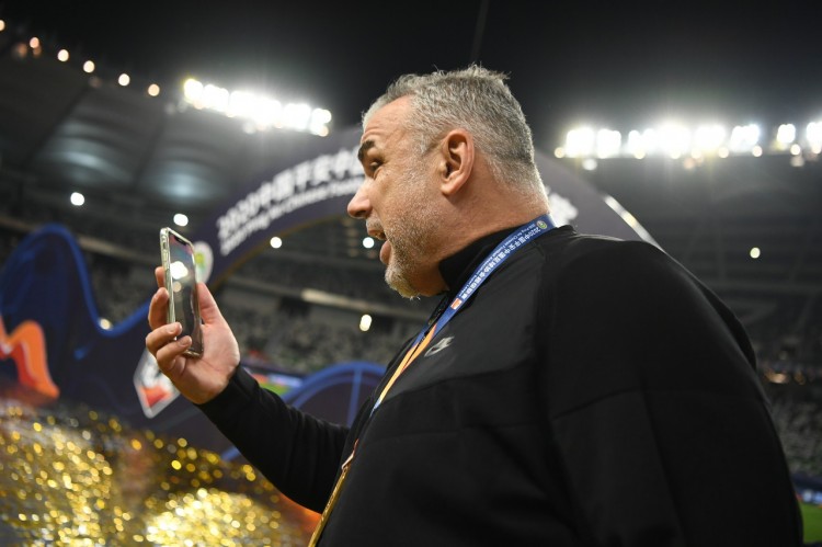 记者:奥拉罗尤团队明确表示“目前不可能接手国足”