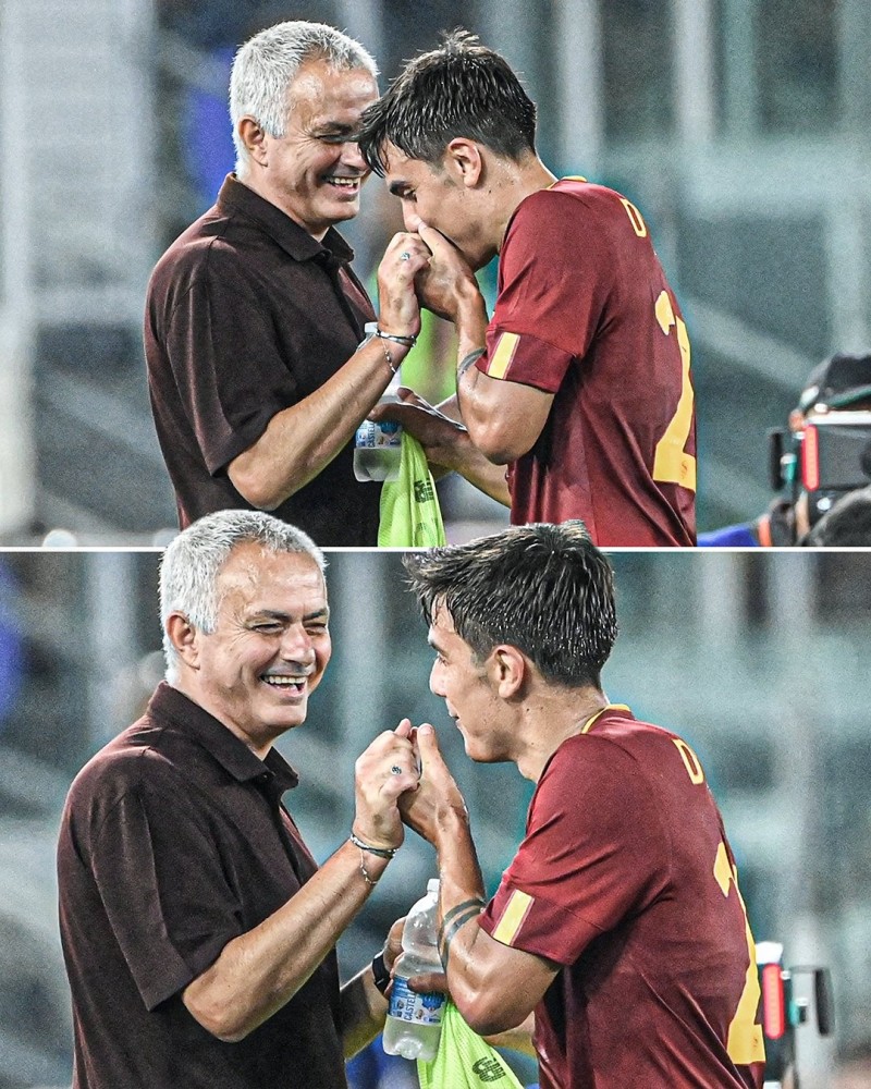 眼里流露的都是喜欢?!迪巴拉被换下时与穆帅场边交流