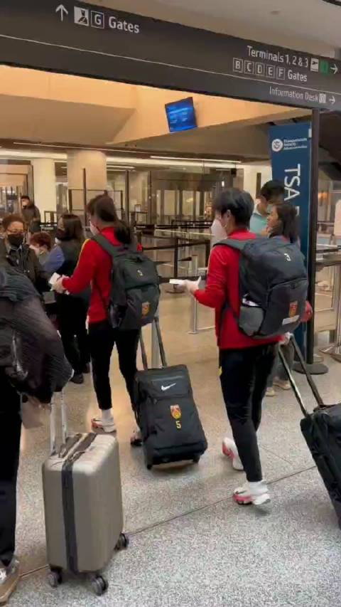 结束为期一个月的美国拉练，中国女足今日启程回国