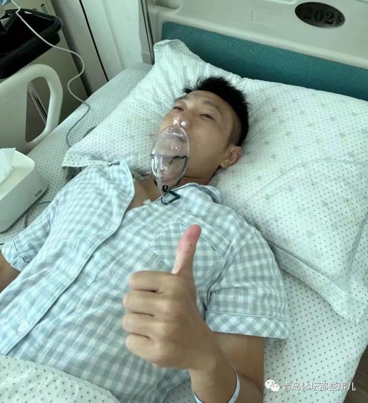 记者:青岛青春岛球员葛振遭遇德尔加多疑似肘击,预计伤缺3-4周