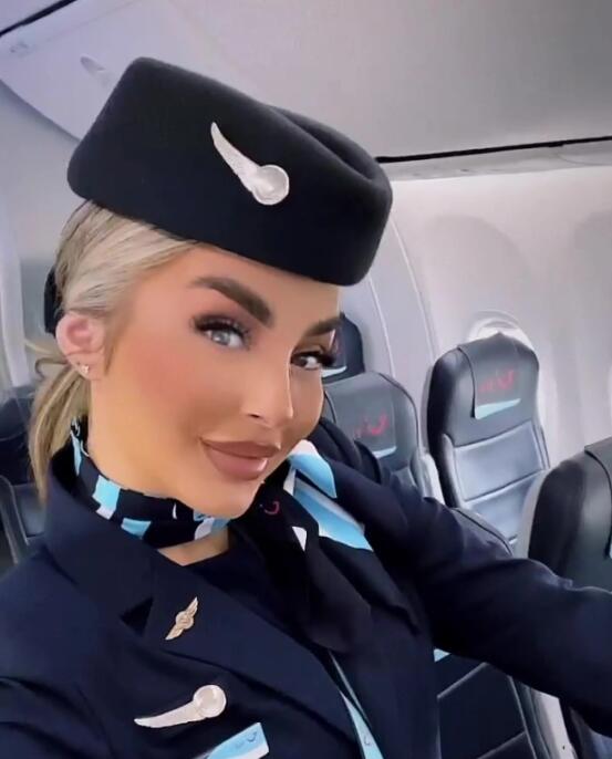 太阳报:福登与女友激烈争吵前,曾点赞真人秀女星性感照