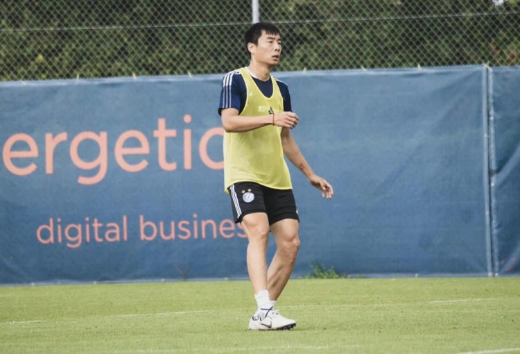 草蜢俱乐部官方:李磊伤愈回归训练