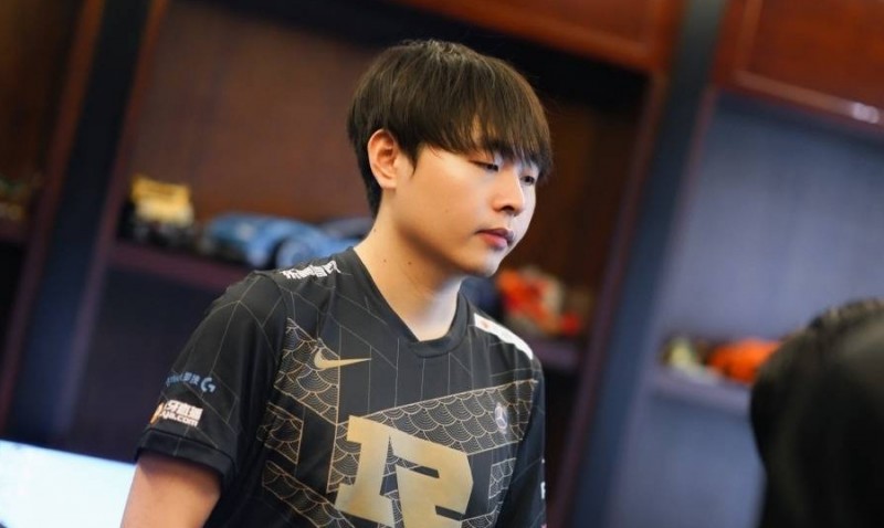 余霜昨日深夜发长文为呼吸哥加油:Cc你真的很棒,你不要怀疑自己!