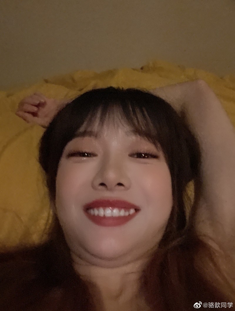 这活也太批爆了!驼子姐在整新活 致敬表情包