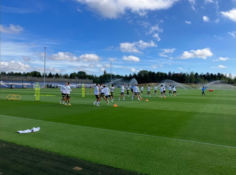 记者:拉波尔特、沃克缺席曼城今日训练,菲利普斯回归