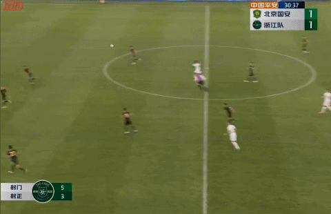 浙江外援遭国安球员凶狠拉拽裁判未表示,主帅&替补席惊呆+愤怒