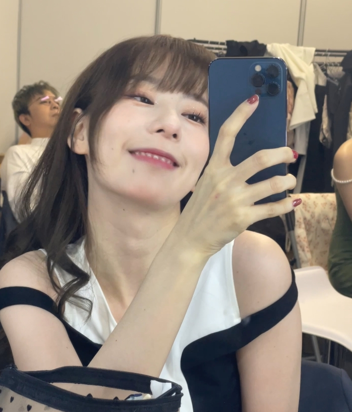 永劫无间解说甄一一晒照:今天装扮三个字形容:小秘书