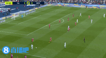 行云流水!MMN禁区前沿连续一脚出球,姆巴佩射门遗憾踢呲