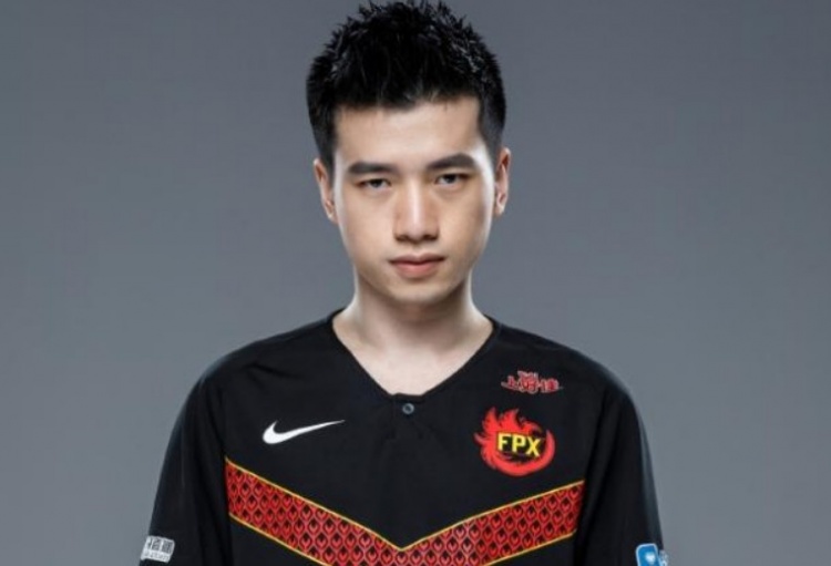 Xinyi乐观预测S赛四强三支LPL Doinb开启钓鱼:你觉得谁不能进呢