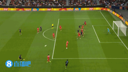 你怎么看?勒沃库森禁区内明显手球,裁判听从VAR后没有判罚