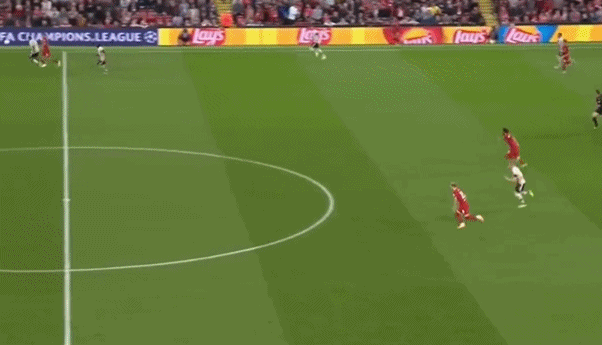 ?按住加速键不放!来感受一下萨拉赫的回防速度