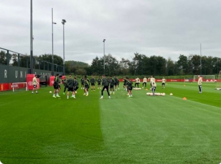 记者:拉什福德、范德贝克、万-比萨卡缺席曼联公开训练