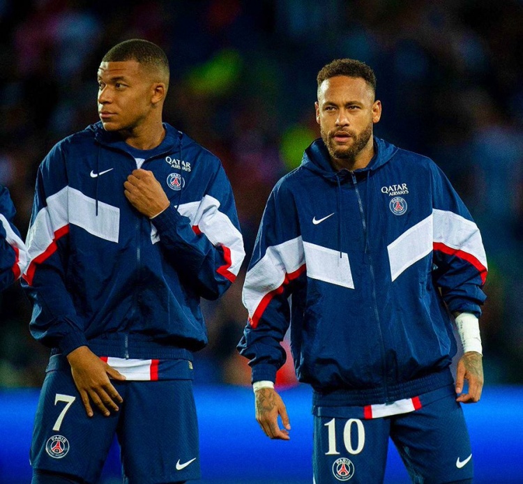 一个人的无私,感化两个人的自私?梅西调解内马尔姆巴佩矛盾