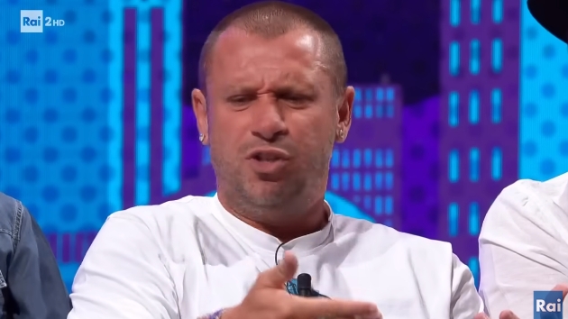 卡萨诺:C罗给我打1000个电话和短信,让我对他保持尊重