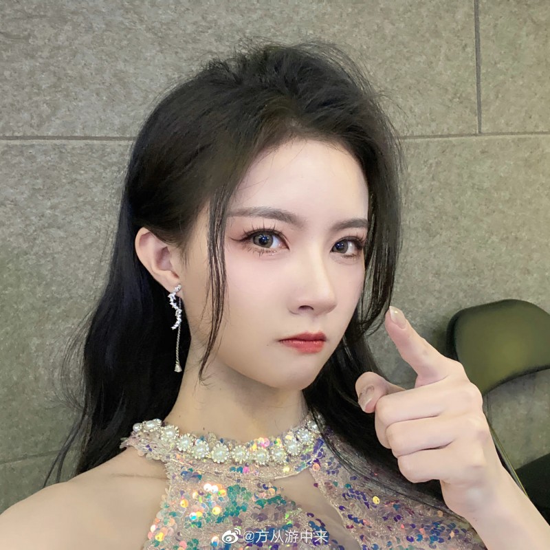 PEL主持小游晒照:今天的比赛敢不敢每把只打一次!