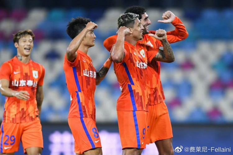费莱尼晒图庆祝泰山队获胜:我们继续拿到3分