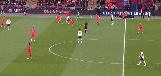 穆夏拉连续摆脱3个放铲传球,维尔纳最后的射门拉胯了!