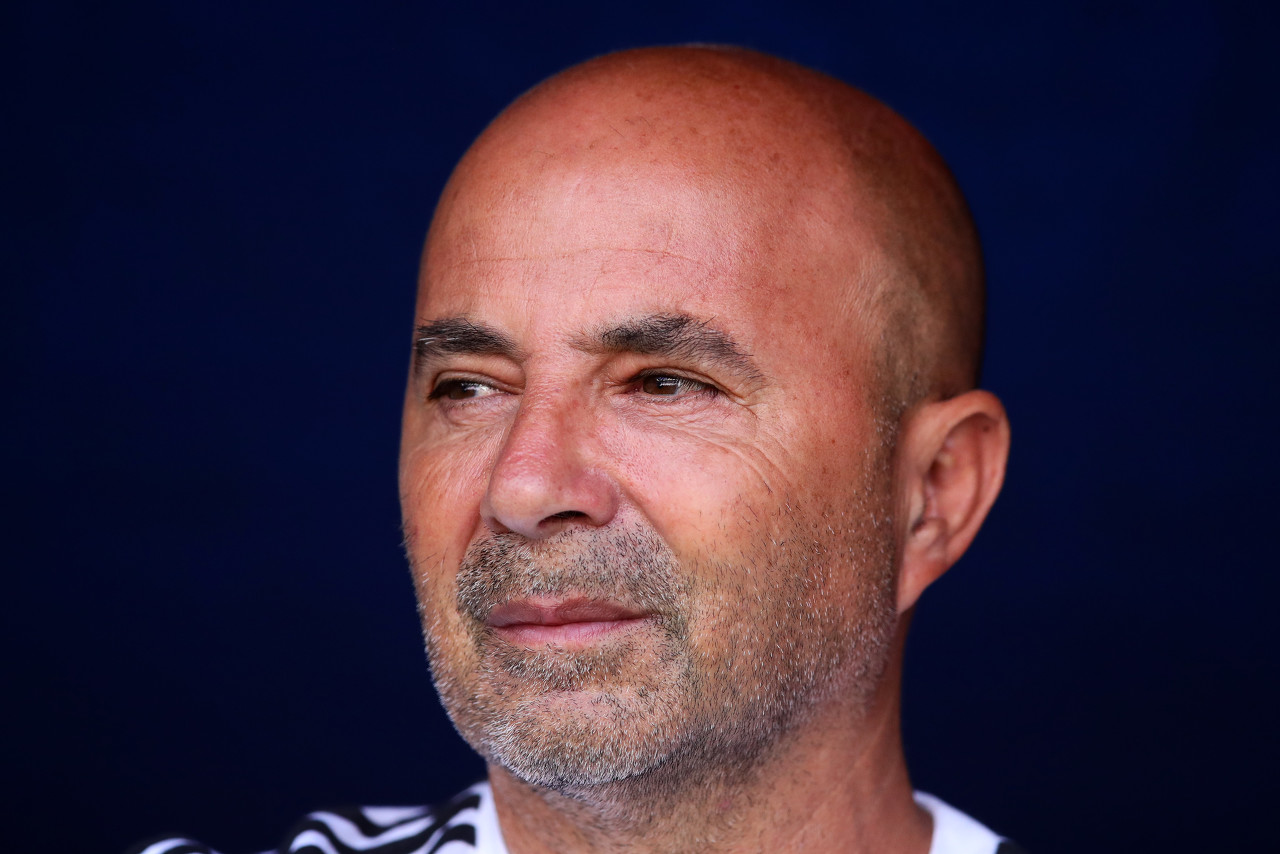 桑保利:梅西稍观察比赛就知道正在发生的事情,他是沉默的领袖