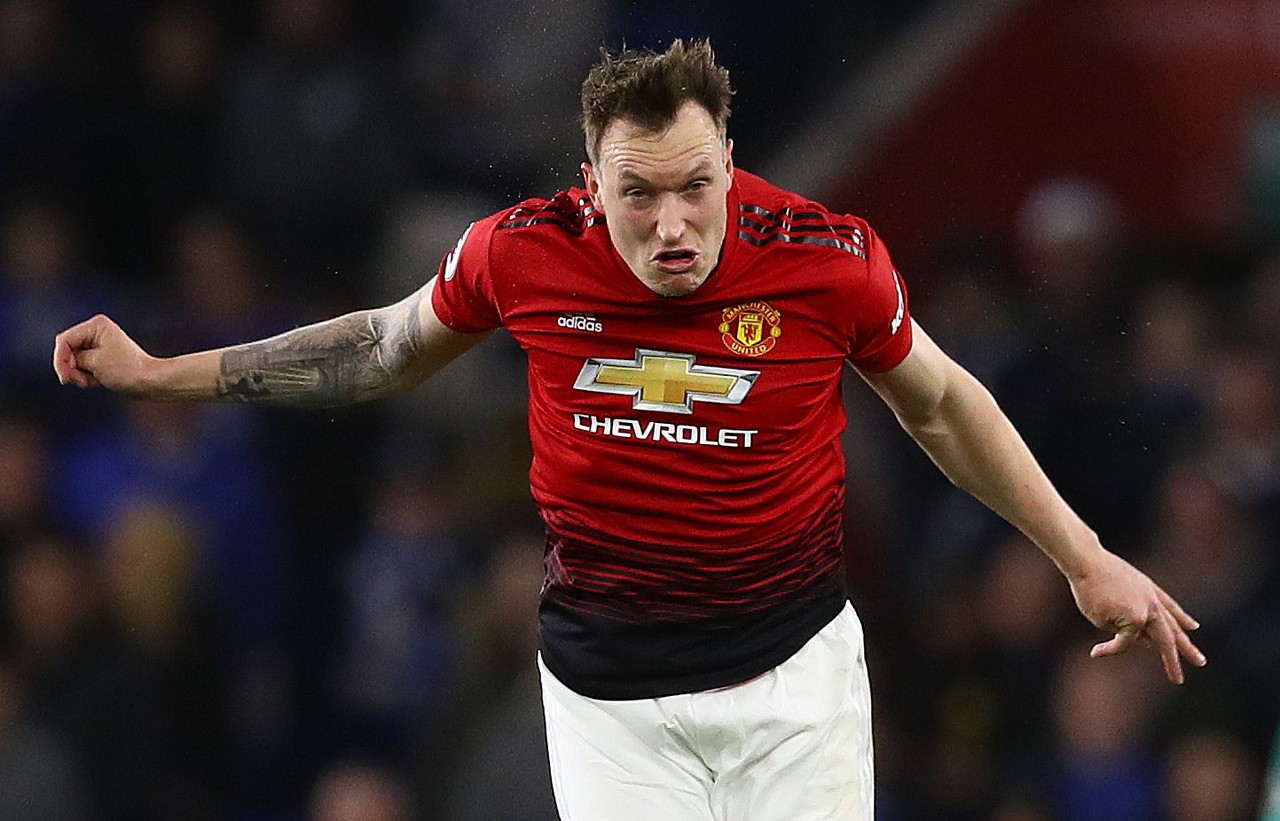 费迪南德:琼斯不在滕哈赫的计划中,希望他能在其他球队踢上球