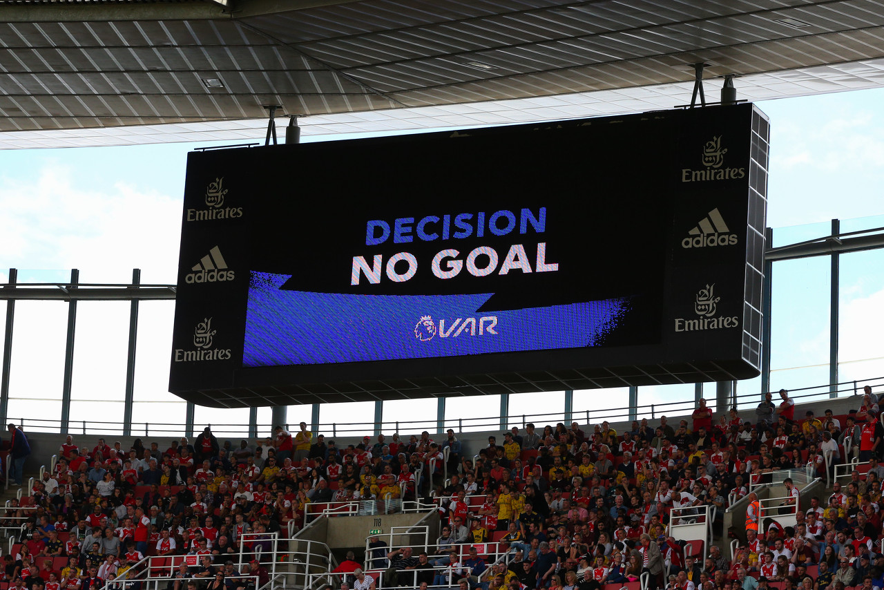 天空体育:本赛季VAR多次陷入争议,本轮英超四次判罚引发不满