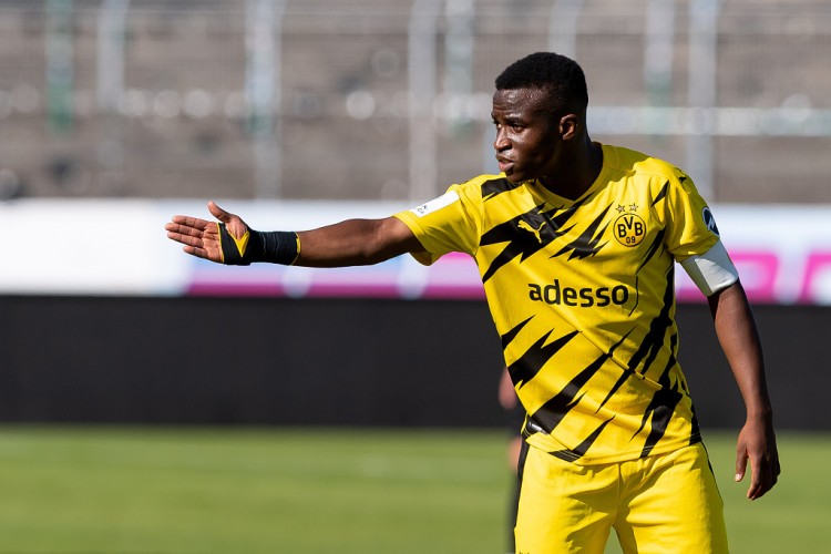 记者:拜仁目前对穆科科不感兴趣,他们只会在需要时签下顶级前锋