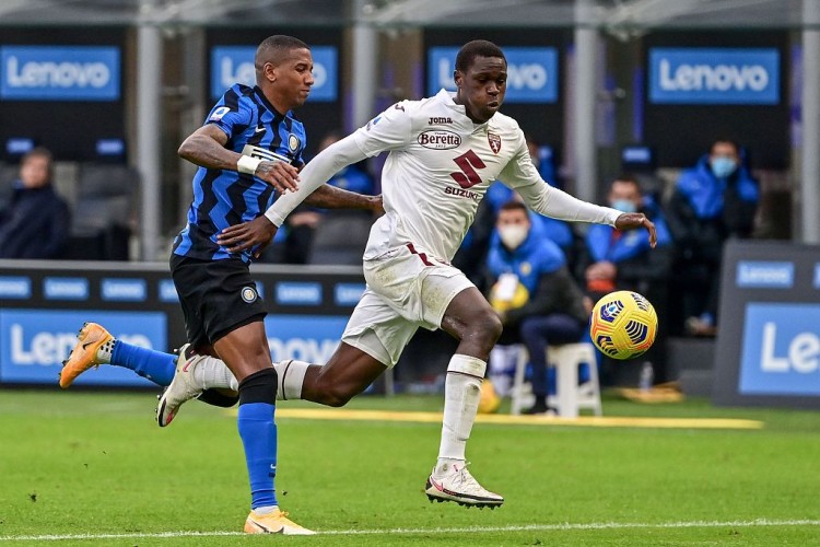 罗体:国米已将都灵边后卫辛戈锁定为邓弗里斯替代者,但尚未谈判